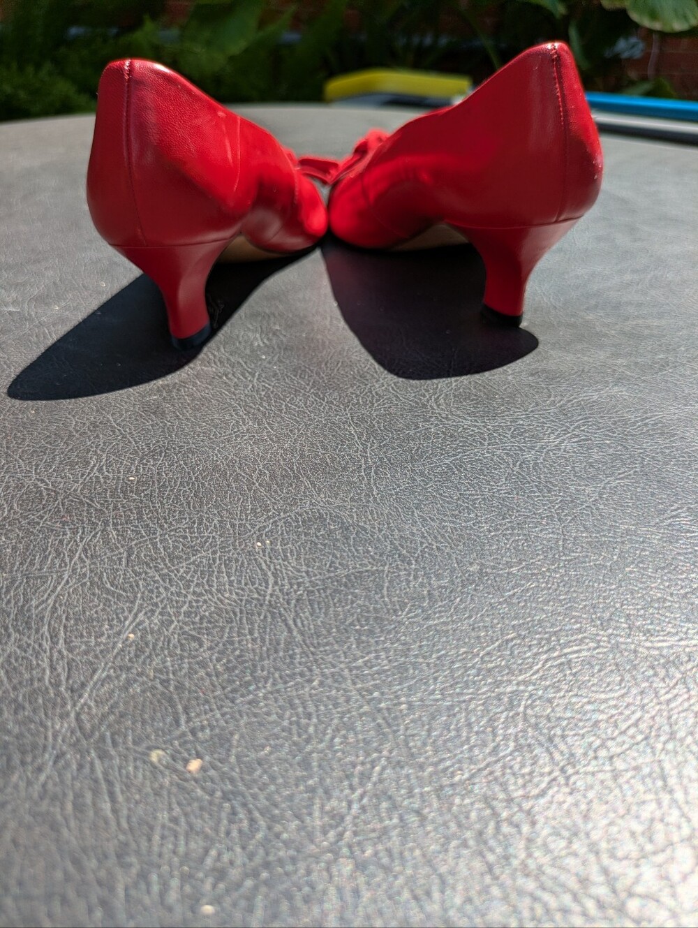 Enzo Angiolini Red Pointed-Toe Bow Pump 7-1/2 M - Picture 3 of 5